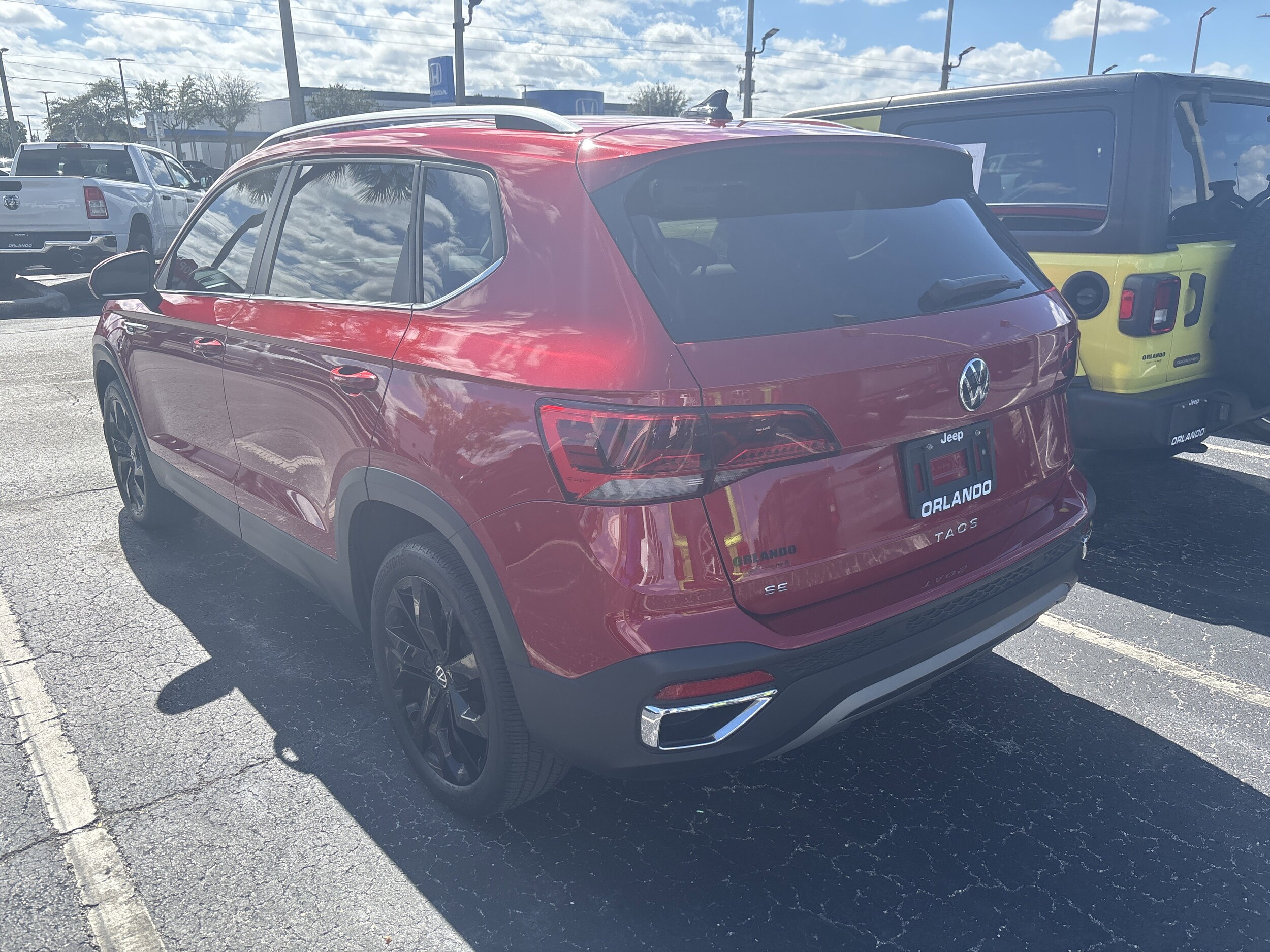 2022 Volkswagen Taos SE photo 4