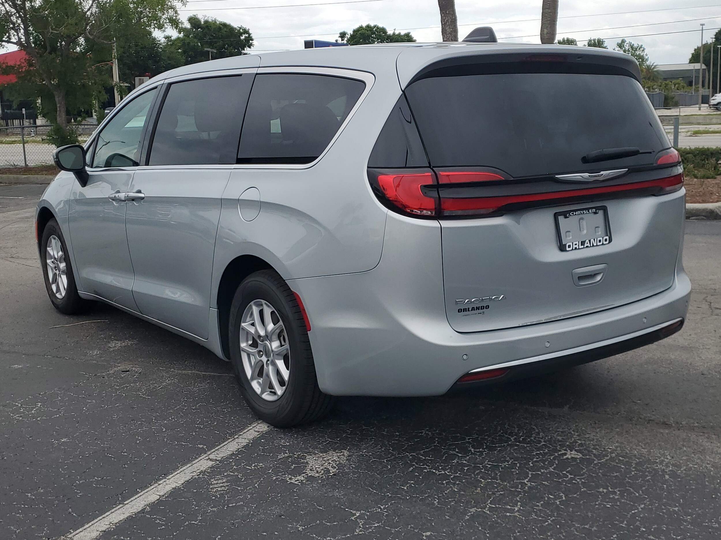 Image 4 of 2023 Chrysler Pacifica Touring L FWD