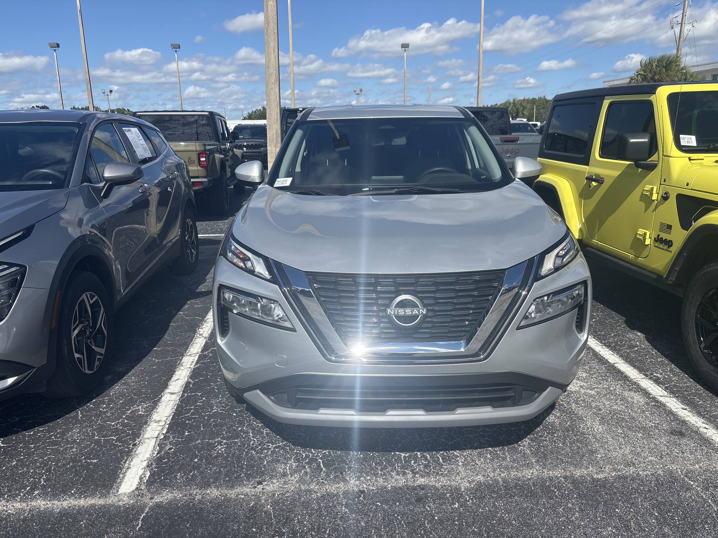 2023 Nissan Rogue SV photo 3