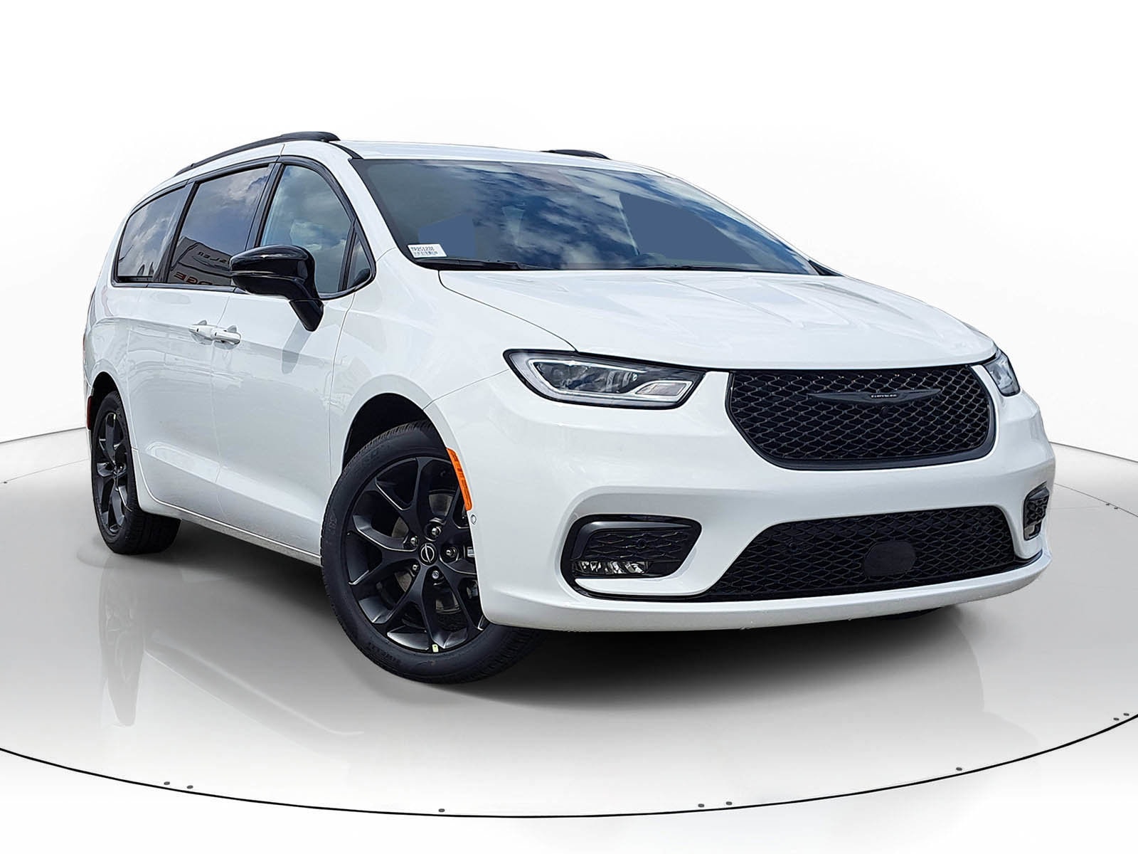 2026 Chrysler Pacifica Select's photo
