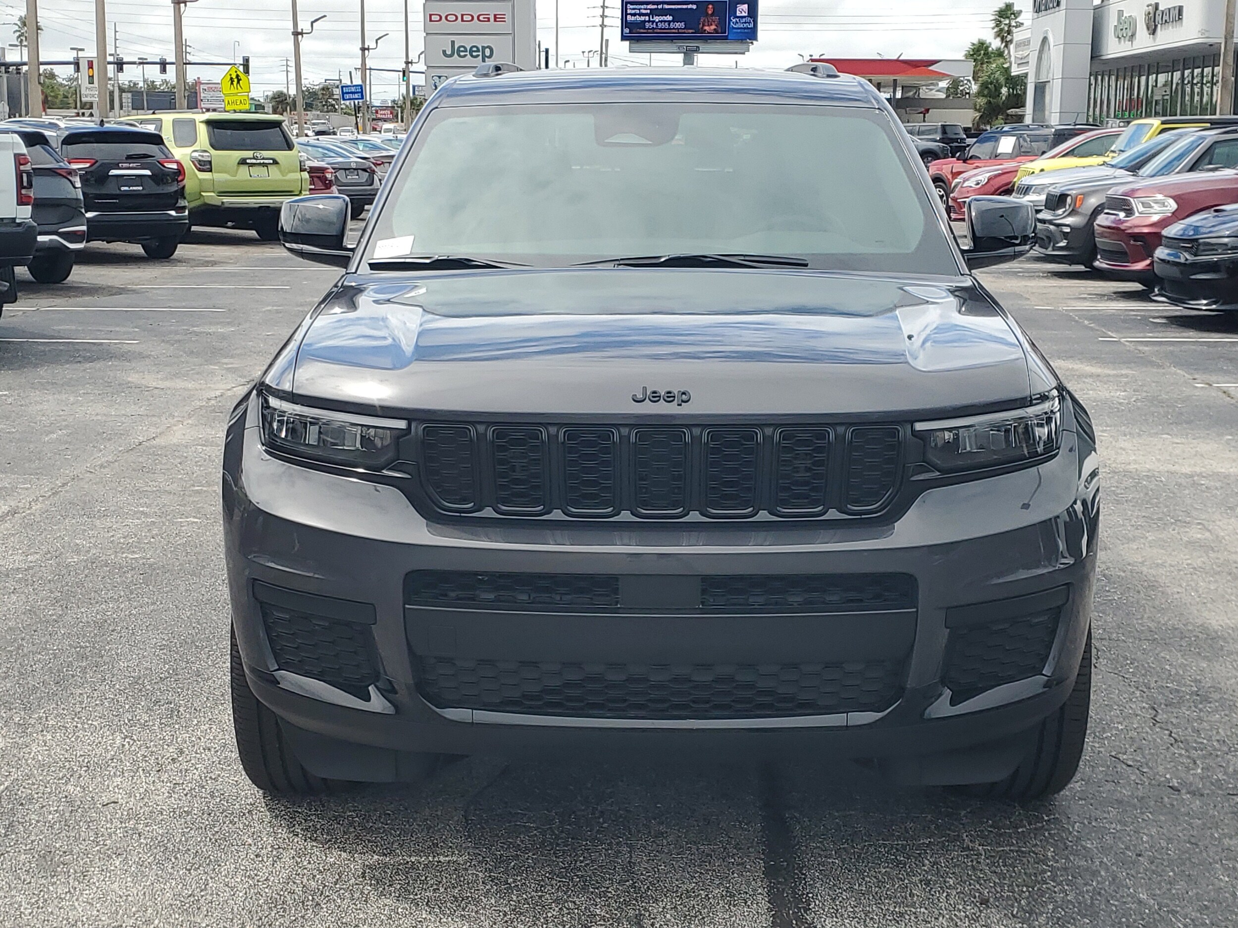 2025 Jeep Grand Cherokee Altitude photo 2