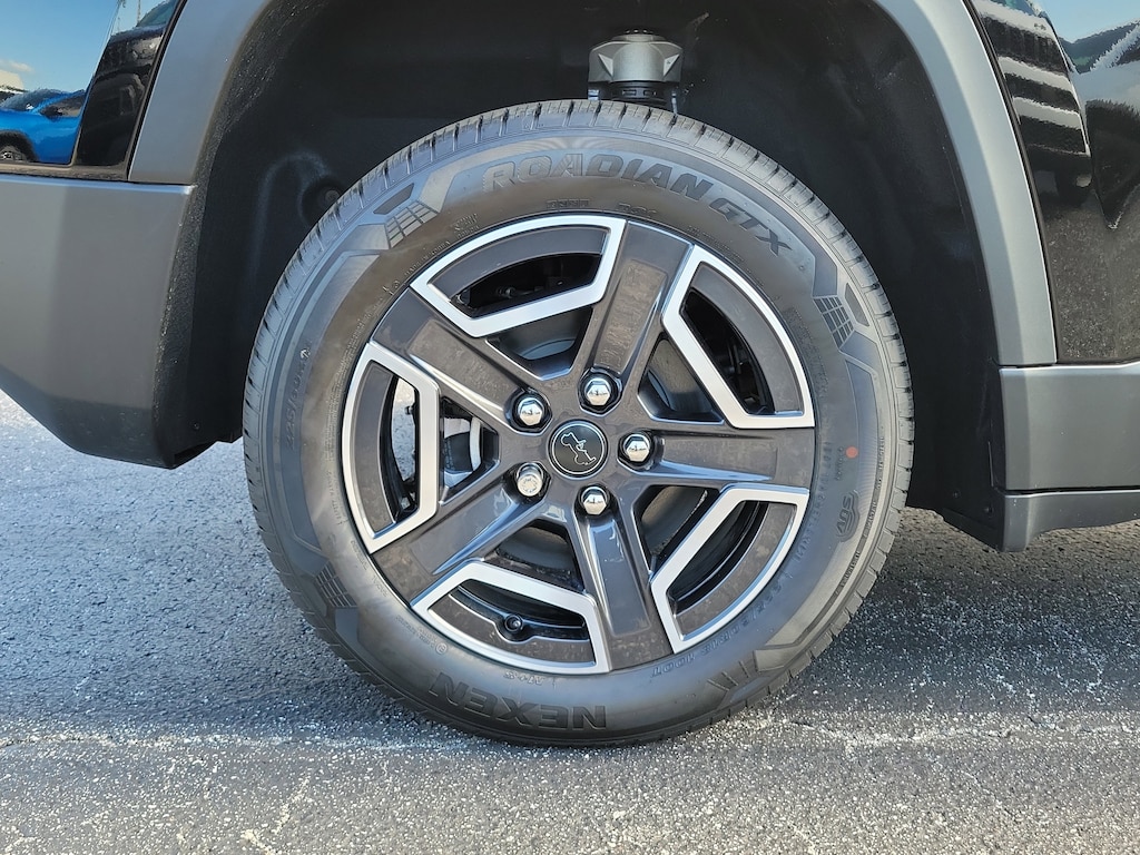 New 2026 Jeep Cherokee Laredo Sport Utility