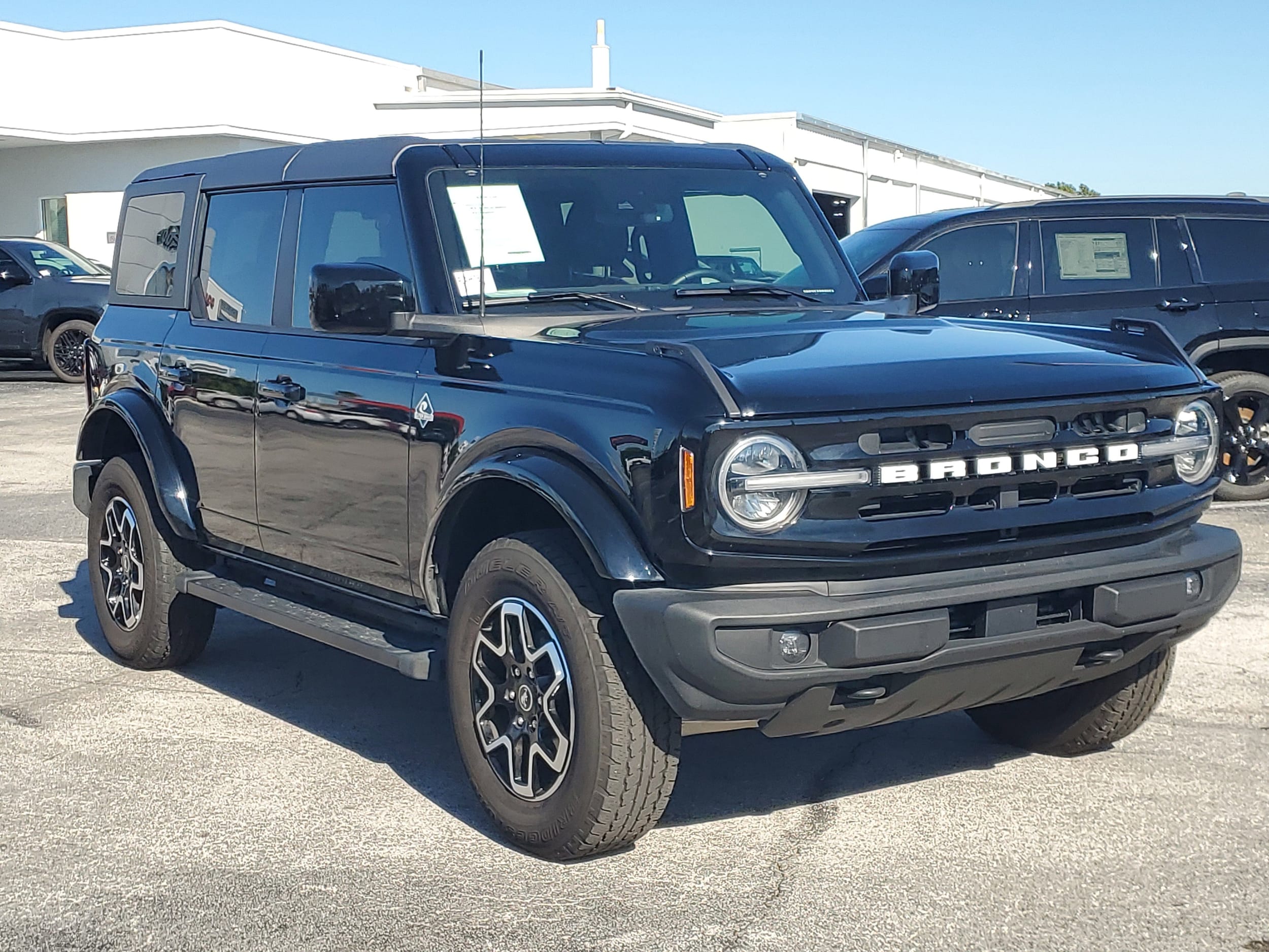 2024 Ford Bronco 4-Door Outer Banks's photo