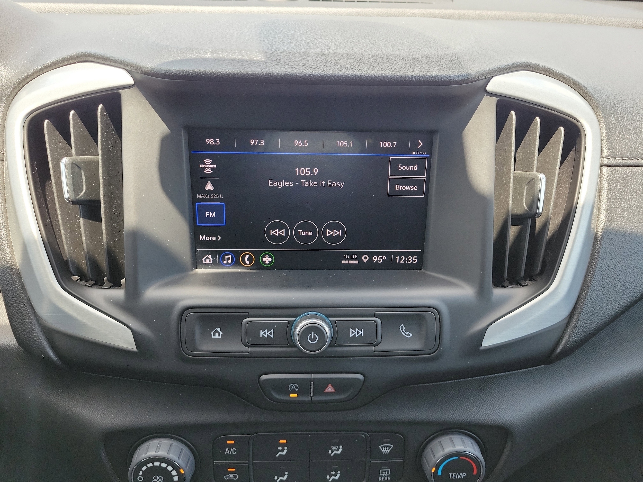 2024 GMC Terrain SLE - Photo 25