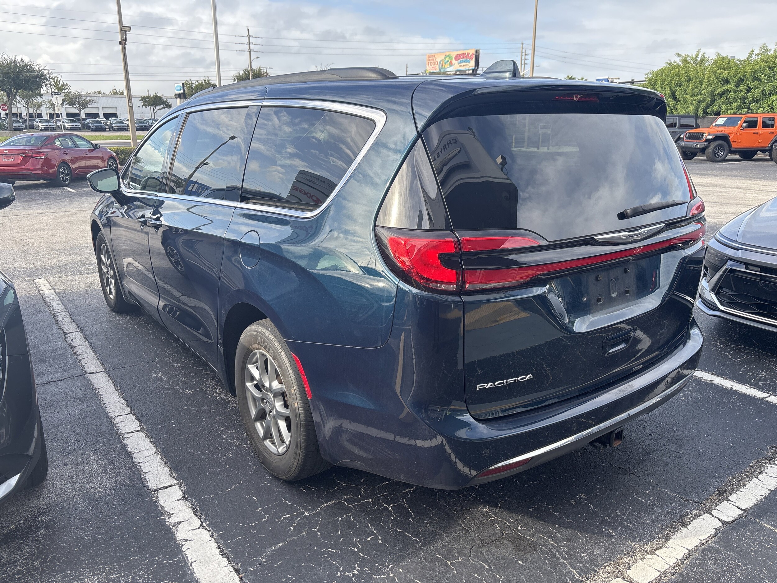 2021 Chrysler Pacifica Touring photo 4