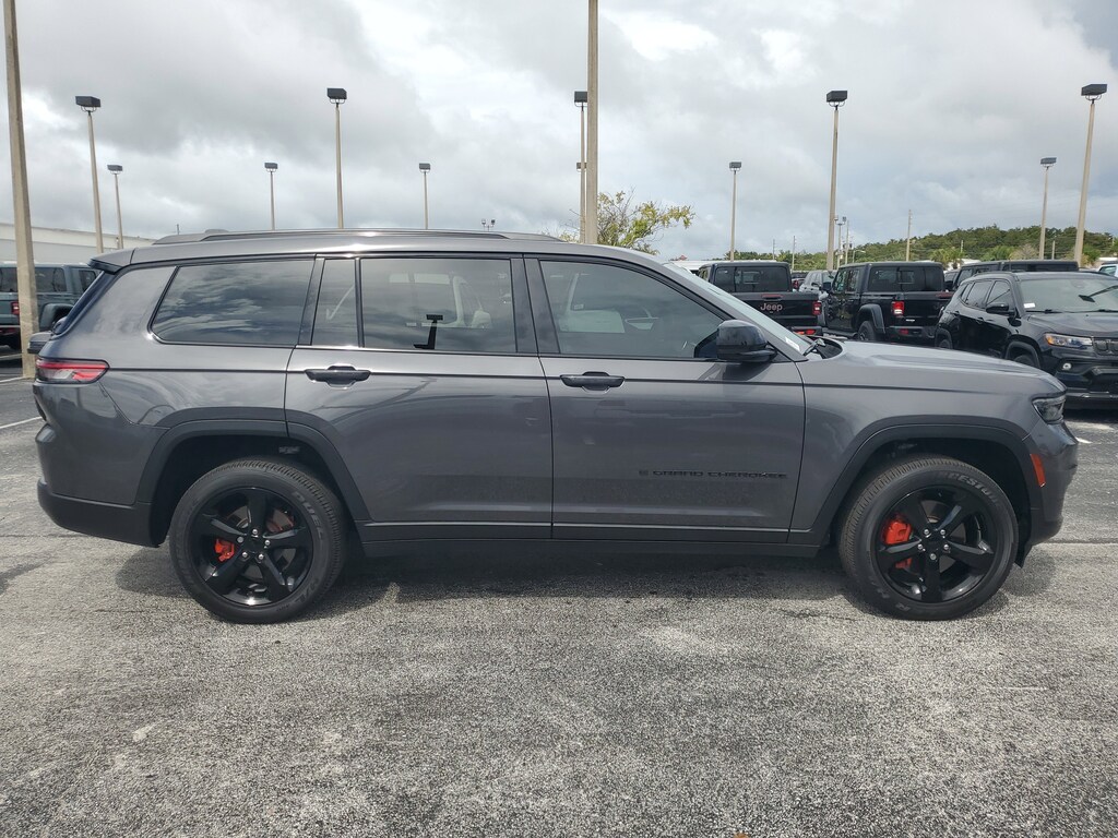 2025 Jeep Grand Cherokee Altitude photo 4