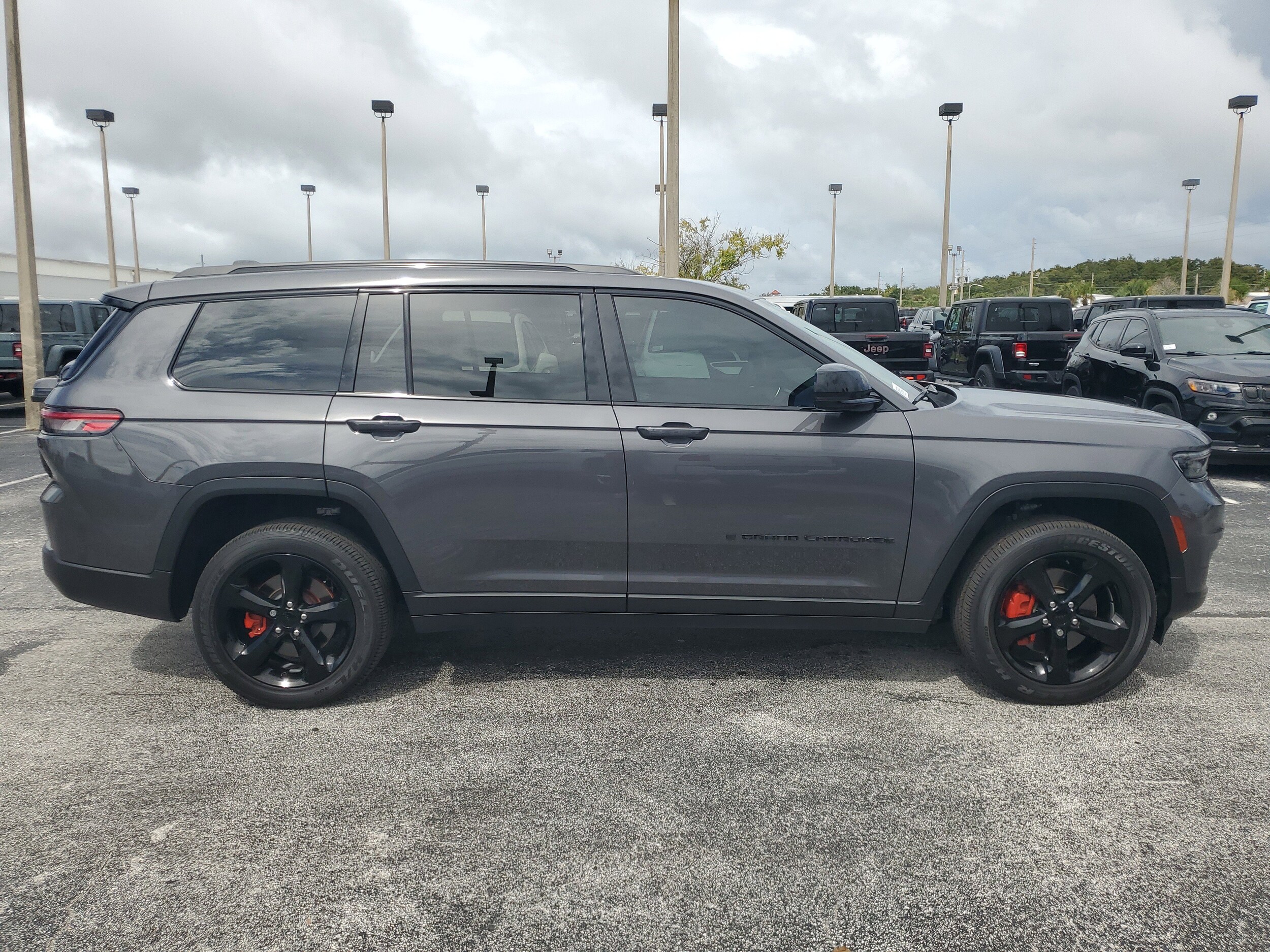 2025 Jeep Grand Cherokee Altitude photo 4
