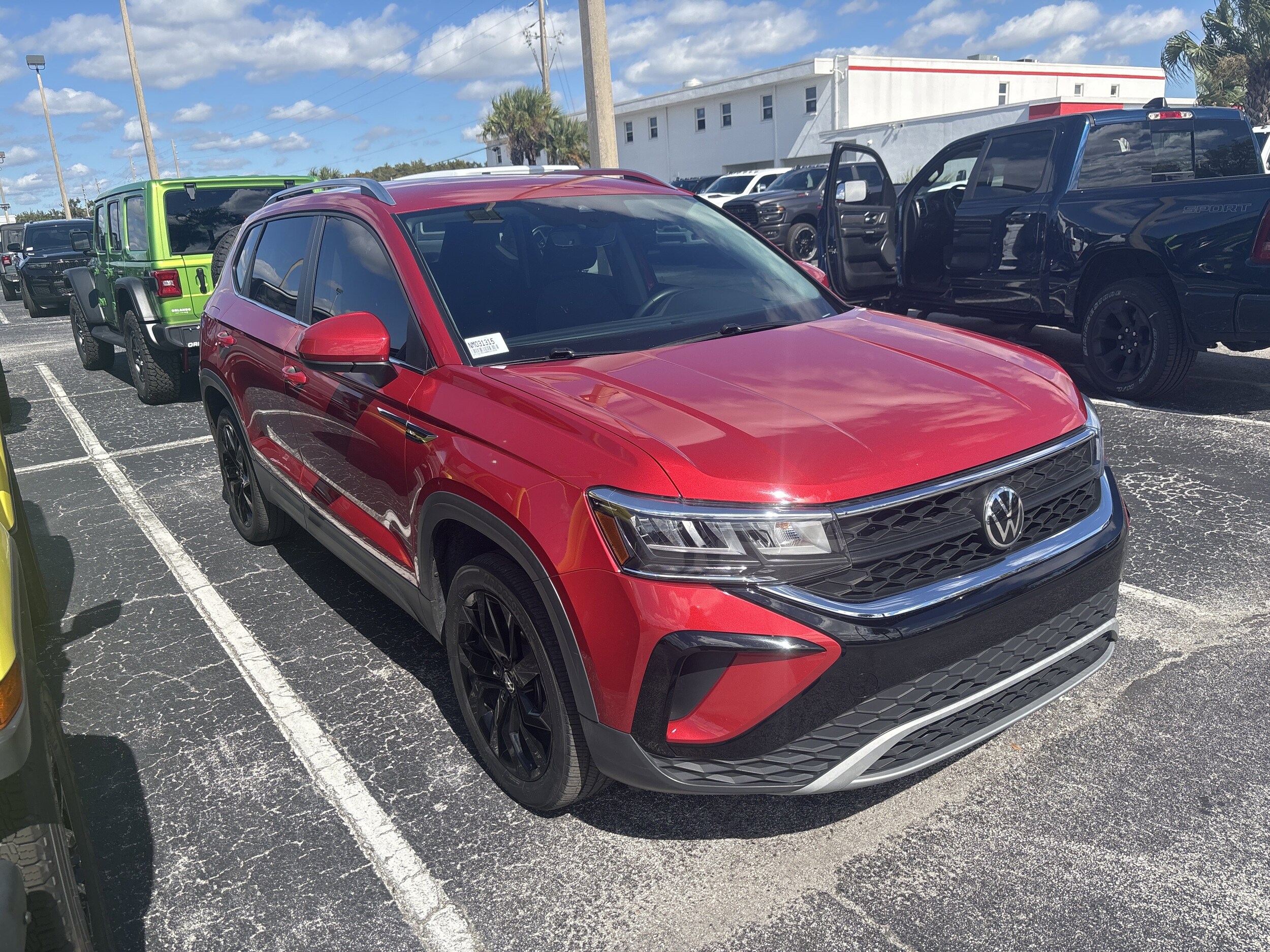 2022 Volkswagen Taos SE photo 2