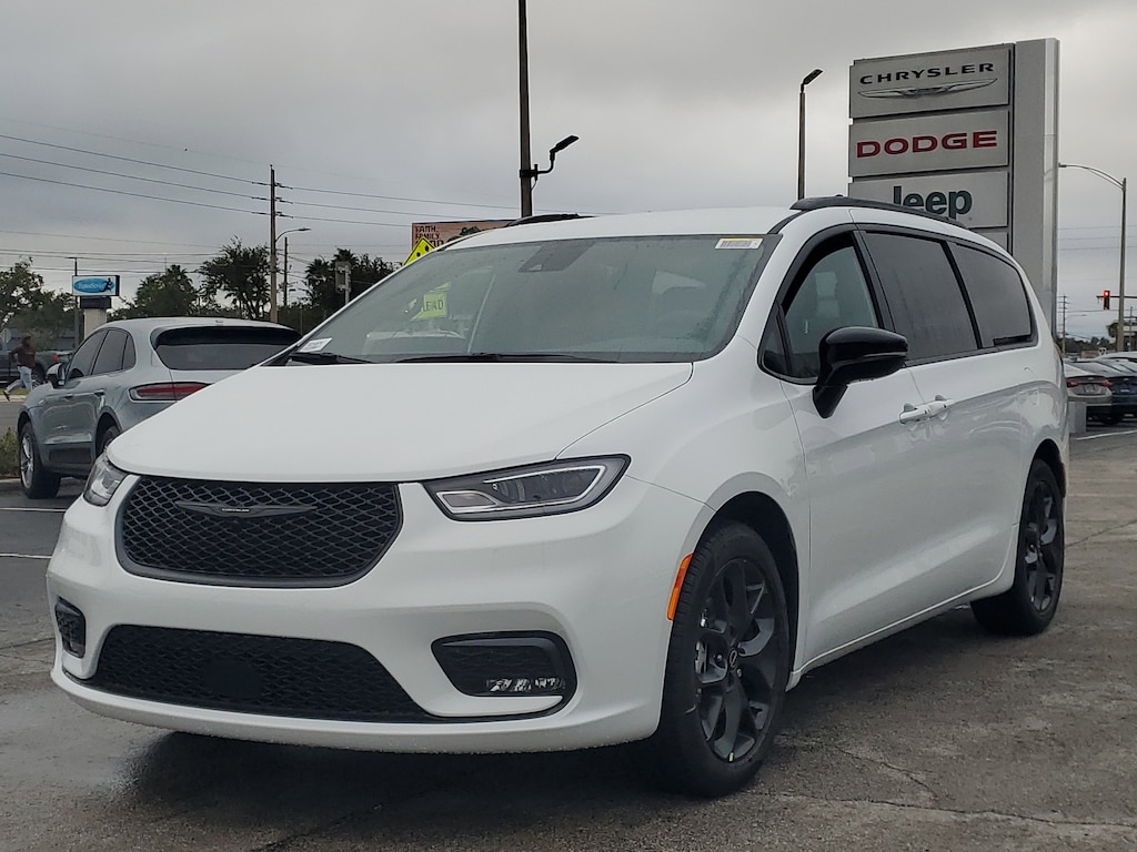 New 2026 Chrysler Pacifica Select Passenger Van