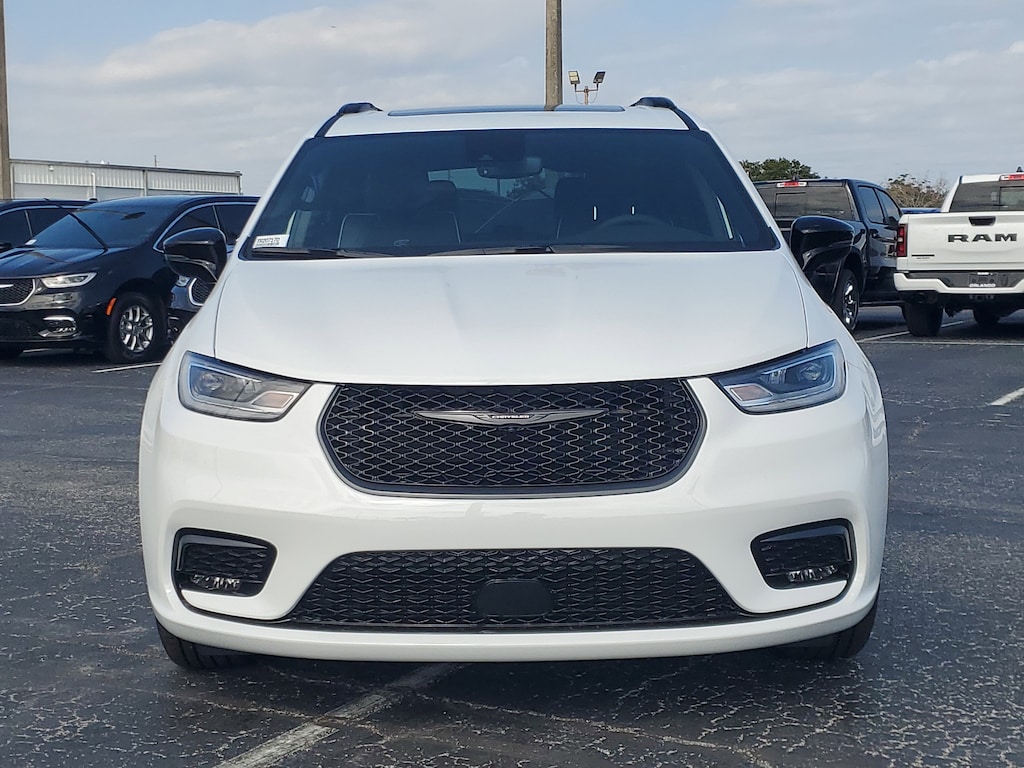 New 2026 Chrysler Pacifica Limited Passenger Van