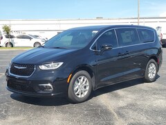 2026 Chrysler Pacifica Select Passenger Van