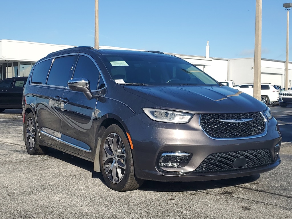 Used 2022 Chrysler Pacifica Limited Limited FWD