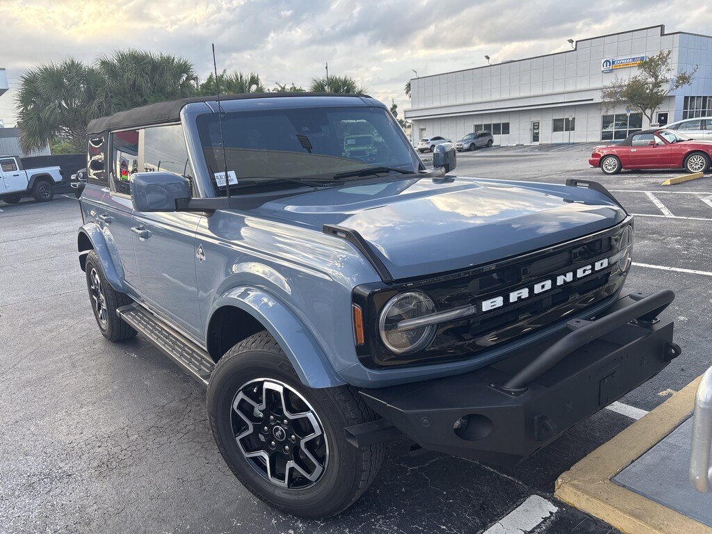 2024 Ford Bronco Outer Banks photo 3