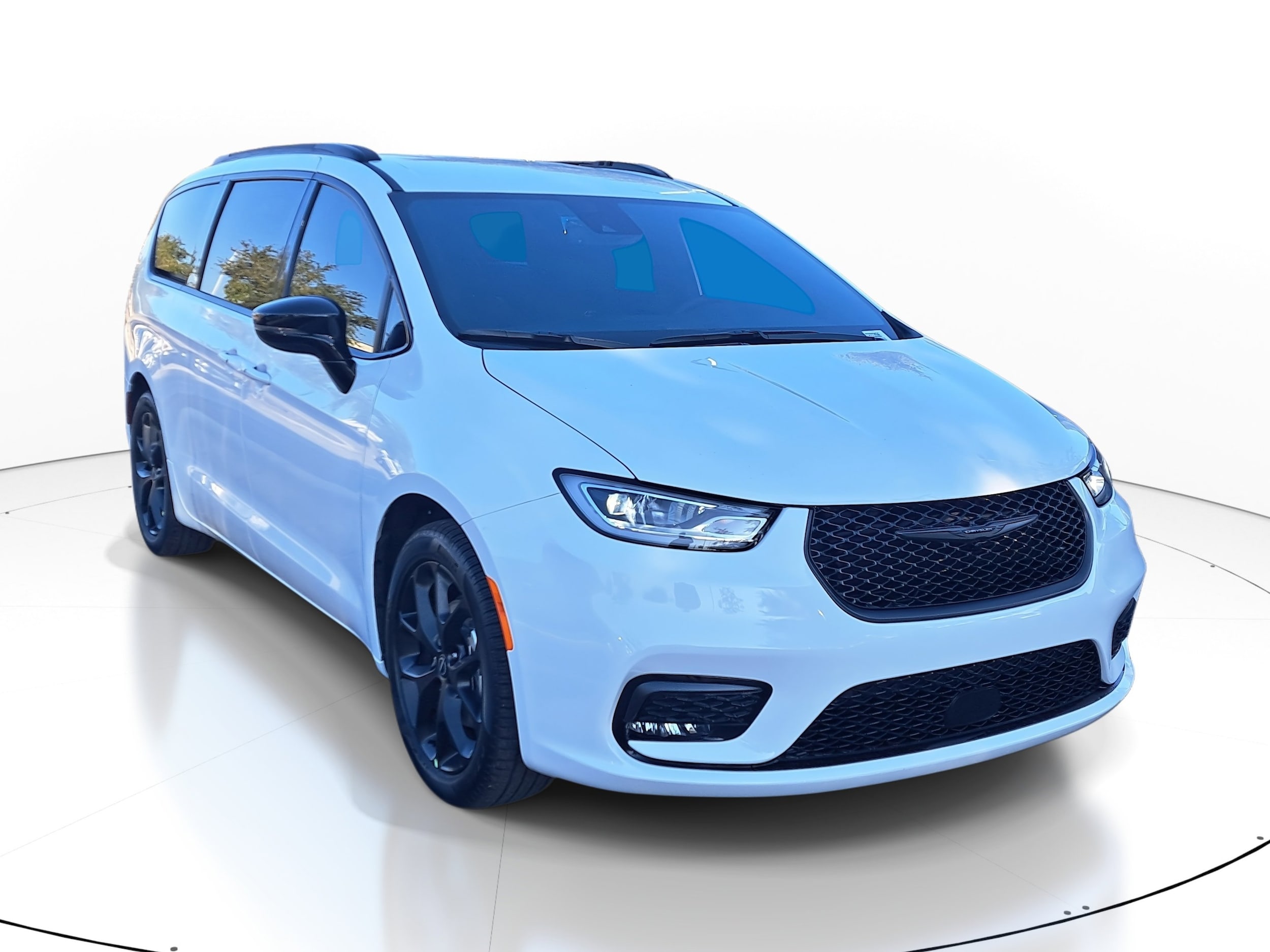 2026 Chrysler Pacifica Select's photo