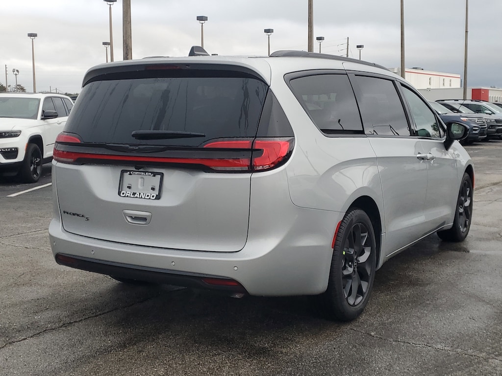 New 2026 Chrysler Pacifica Select Passenger Van