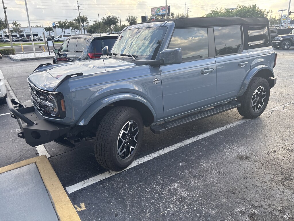 2024 Ford Bronco Outer Banks photo 2