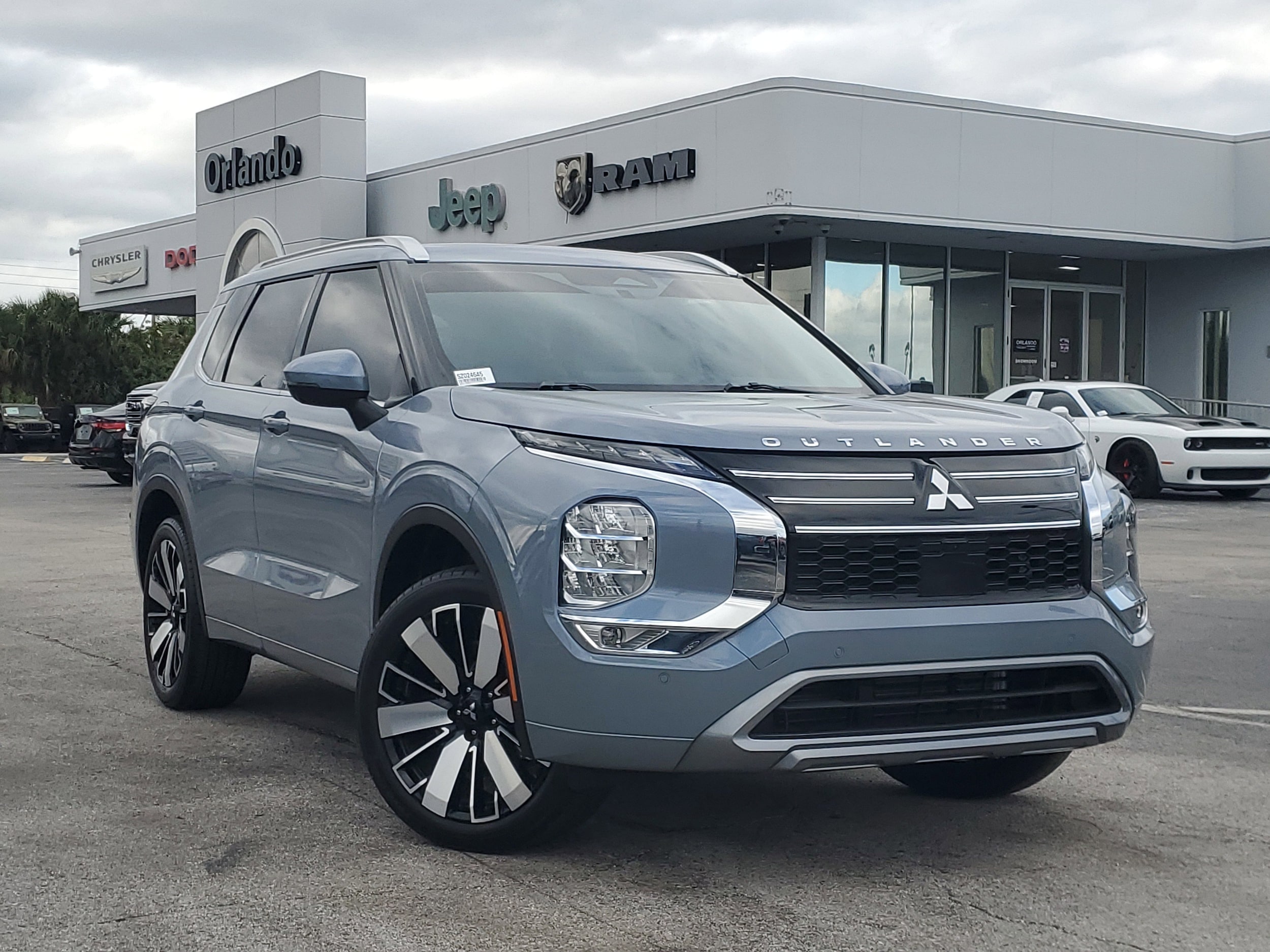 2025 Mitsubishi Outlander SEL's photo