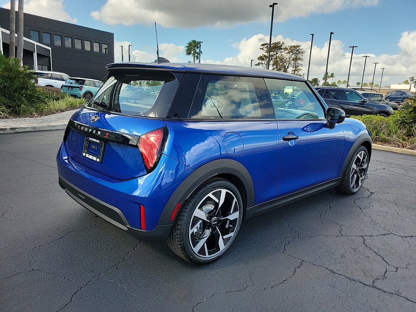 2025 Mini Cooper 2 Door Hardtop Signature photo 3