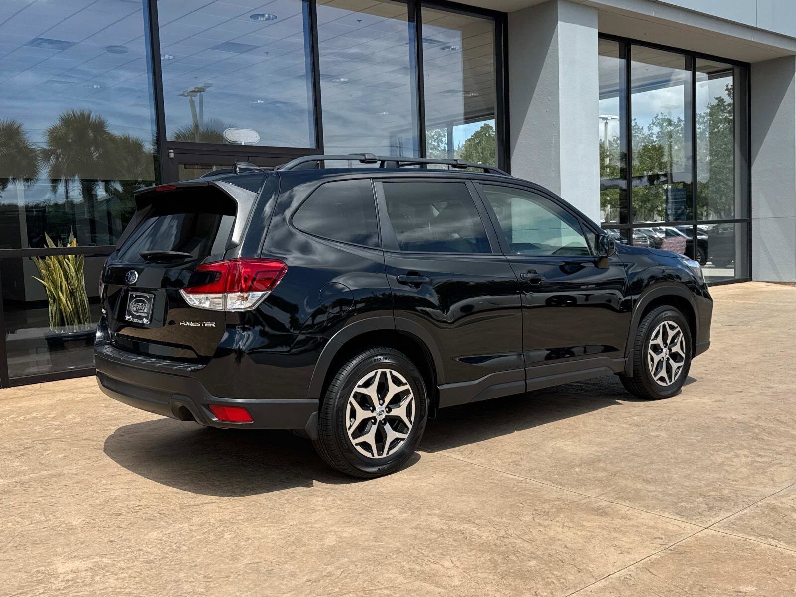 2021 Subaru Forester Premium photo 2