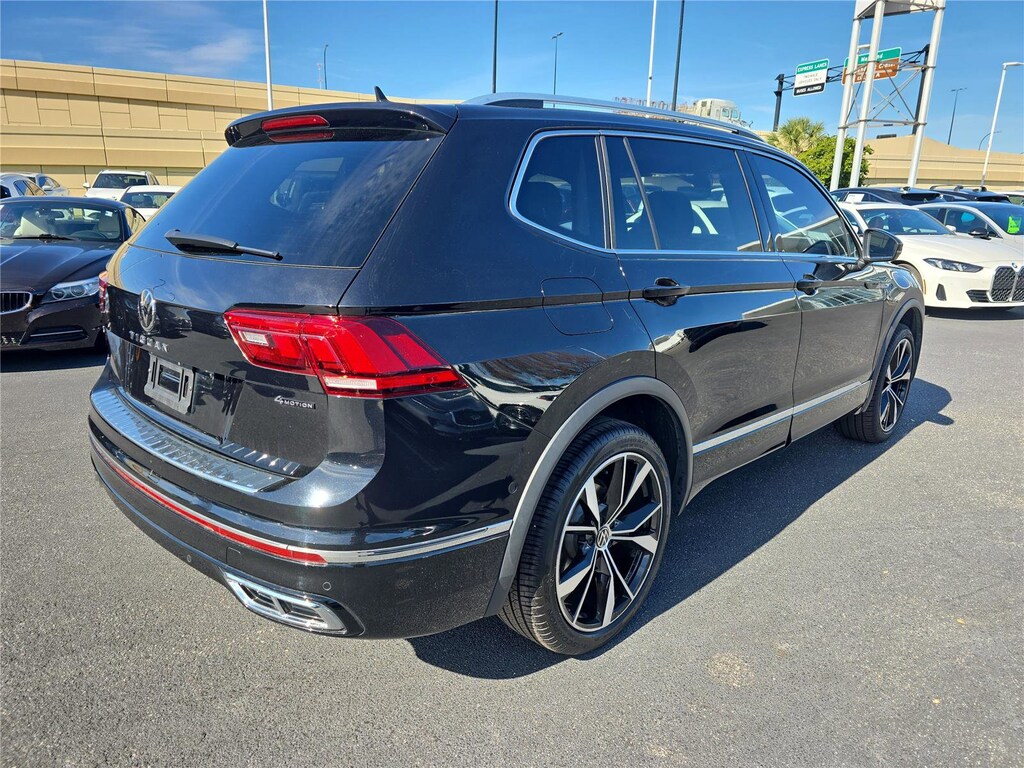Used 2022 Volkswagen Tiguan SEL R-Line 2.0T SEL R-Line 4MOTION