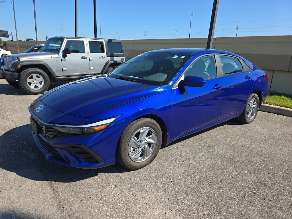 Used 2024 Hyundai Elantra SE SE IVT