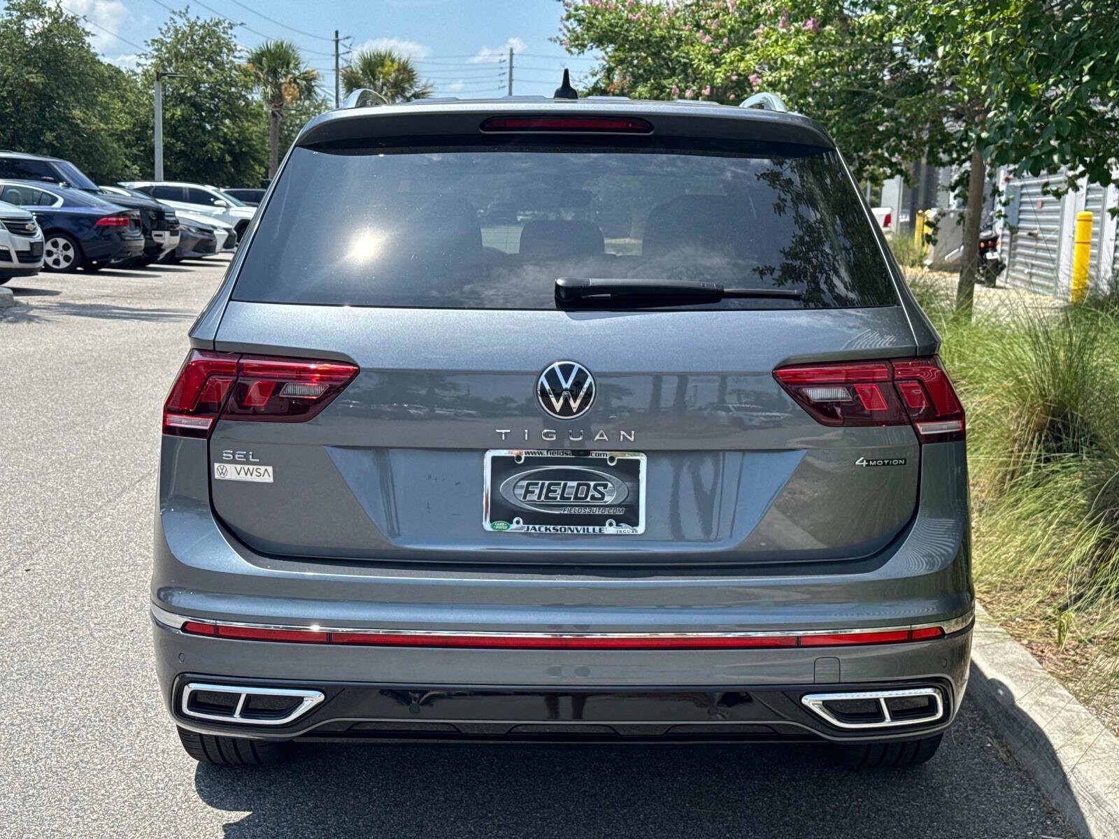 2022 Volkswagen Tiguan SEL Premium R-Line photo 4