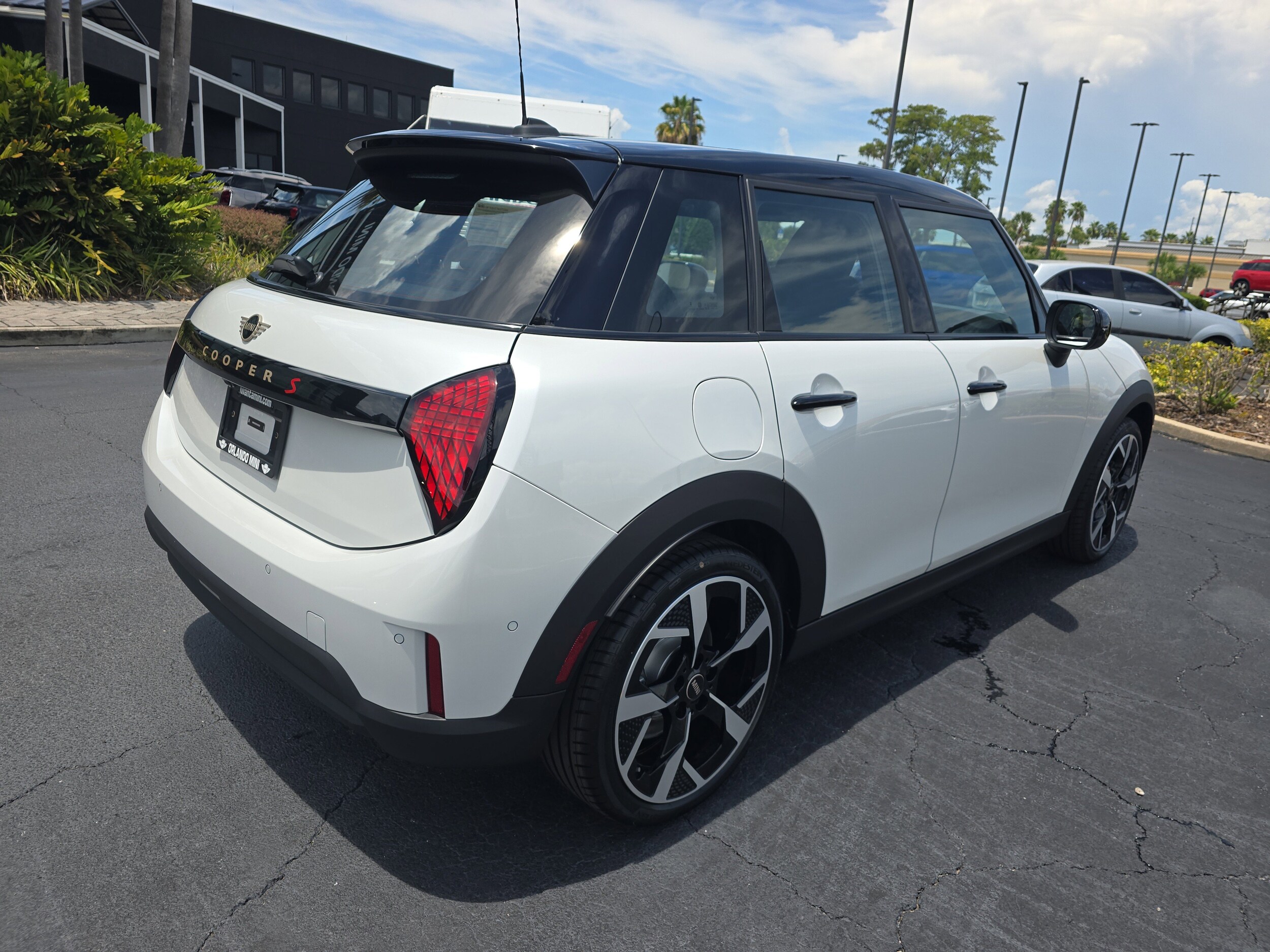 2025 Mini Cooper 4 Door Hardtop Signature photo 4