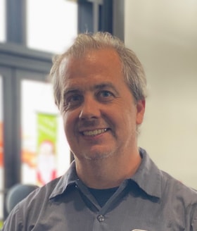 Staff member Jon from ID_ea37fb51bfc3