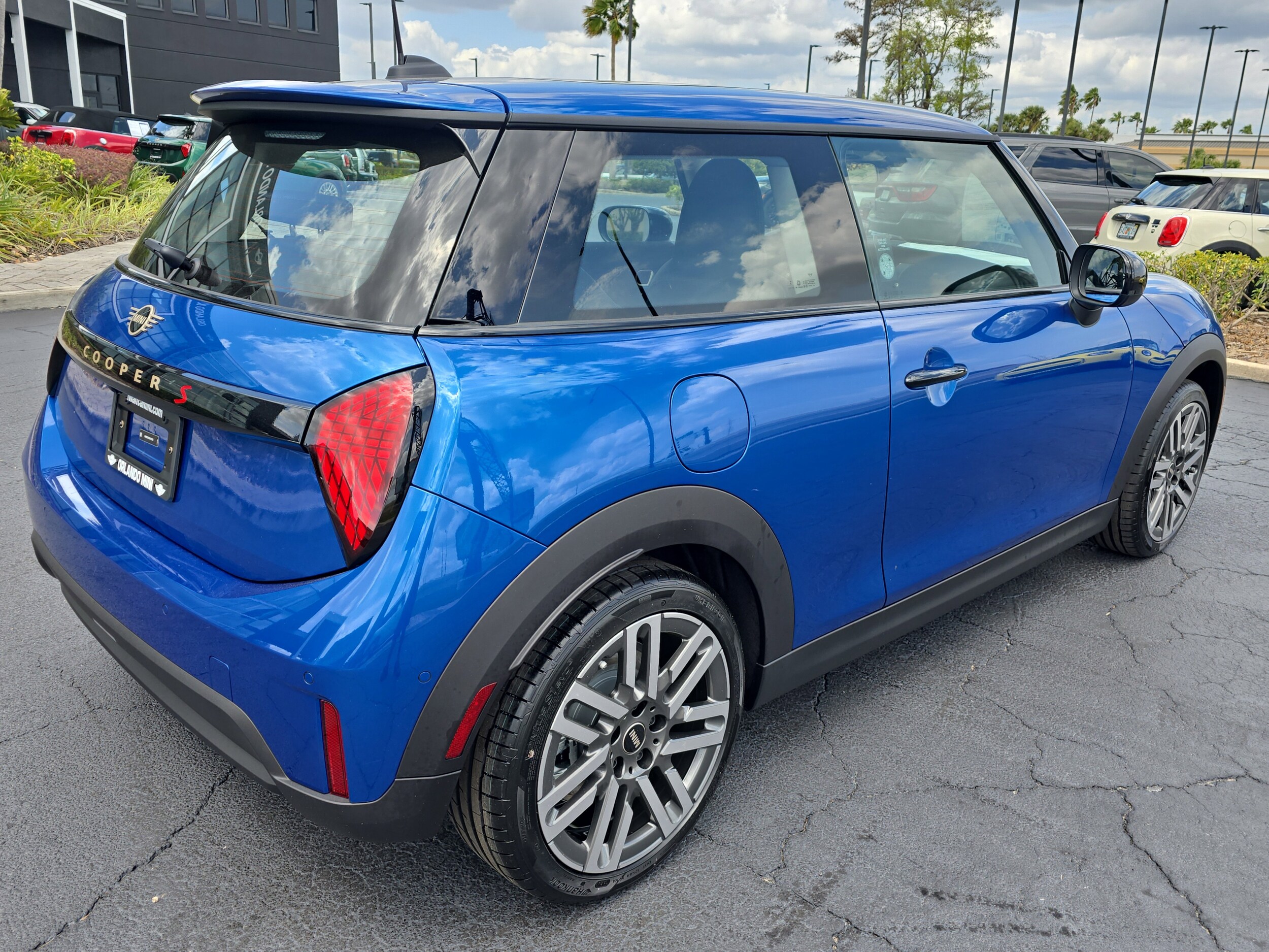 2025 Mini Cooper 2 Door Hardtop Signature photo 4