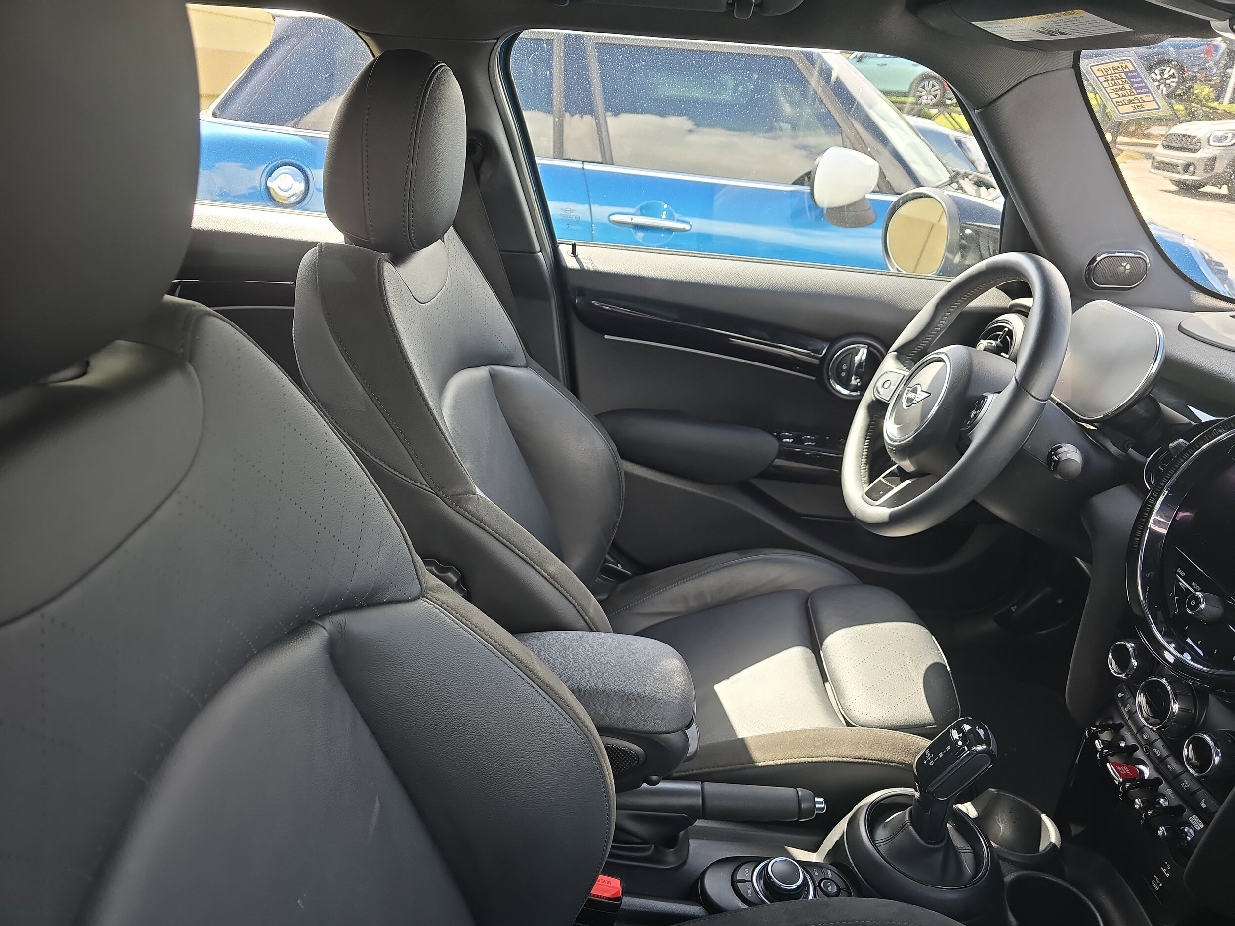 2022 Mini Cooper 4 Door Hardtop S photo 3