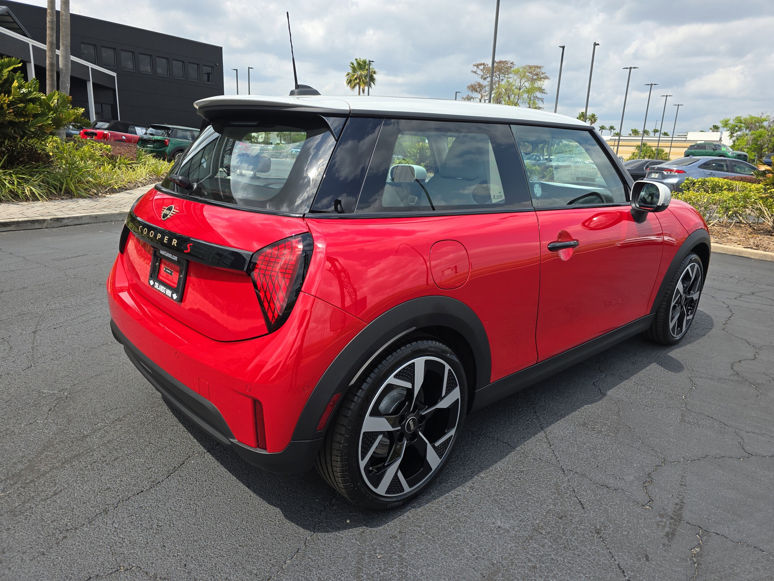 2025 Mini Cooper 2 Door Hardtop Signature photo 3