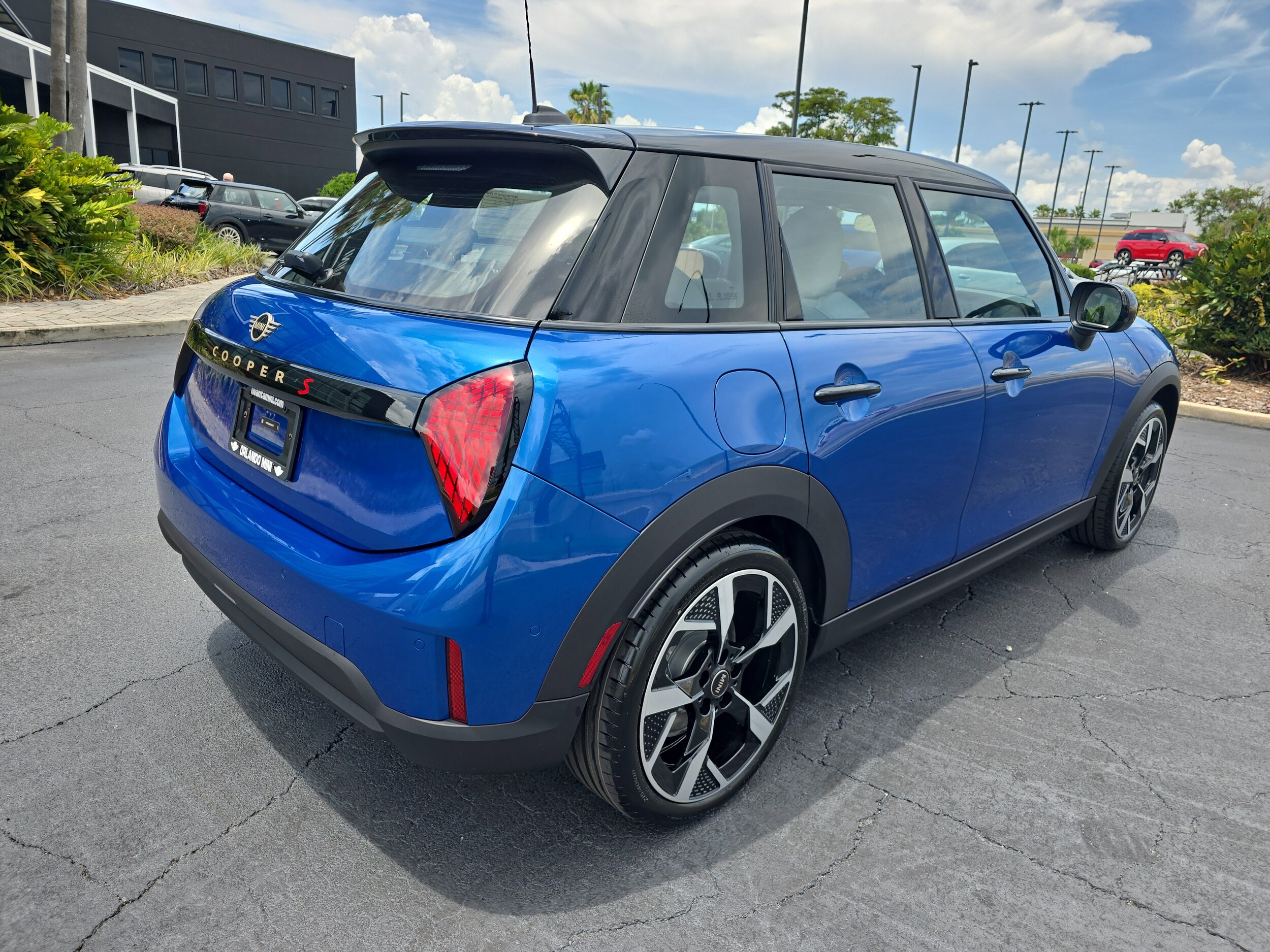 2025 Mini Cooper 4 Door Hardtop Signature photo 4