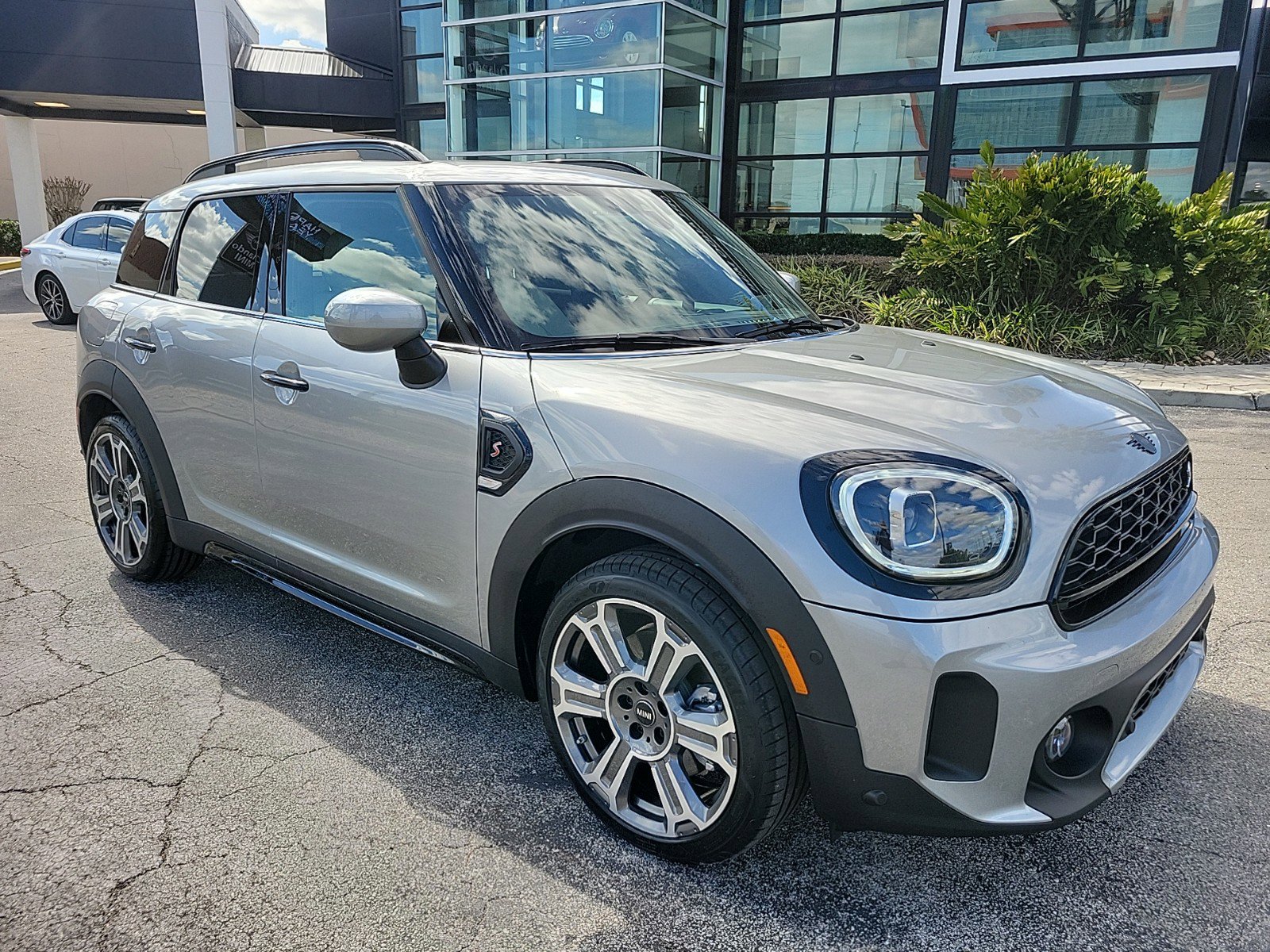 Used 2024 MINI Countryman S with VIN WMZ53BR03R3R33589 for sale in Orlando, FL