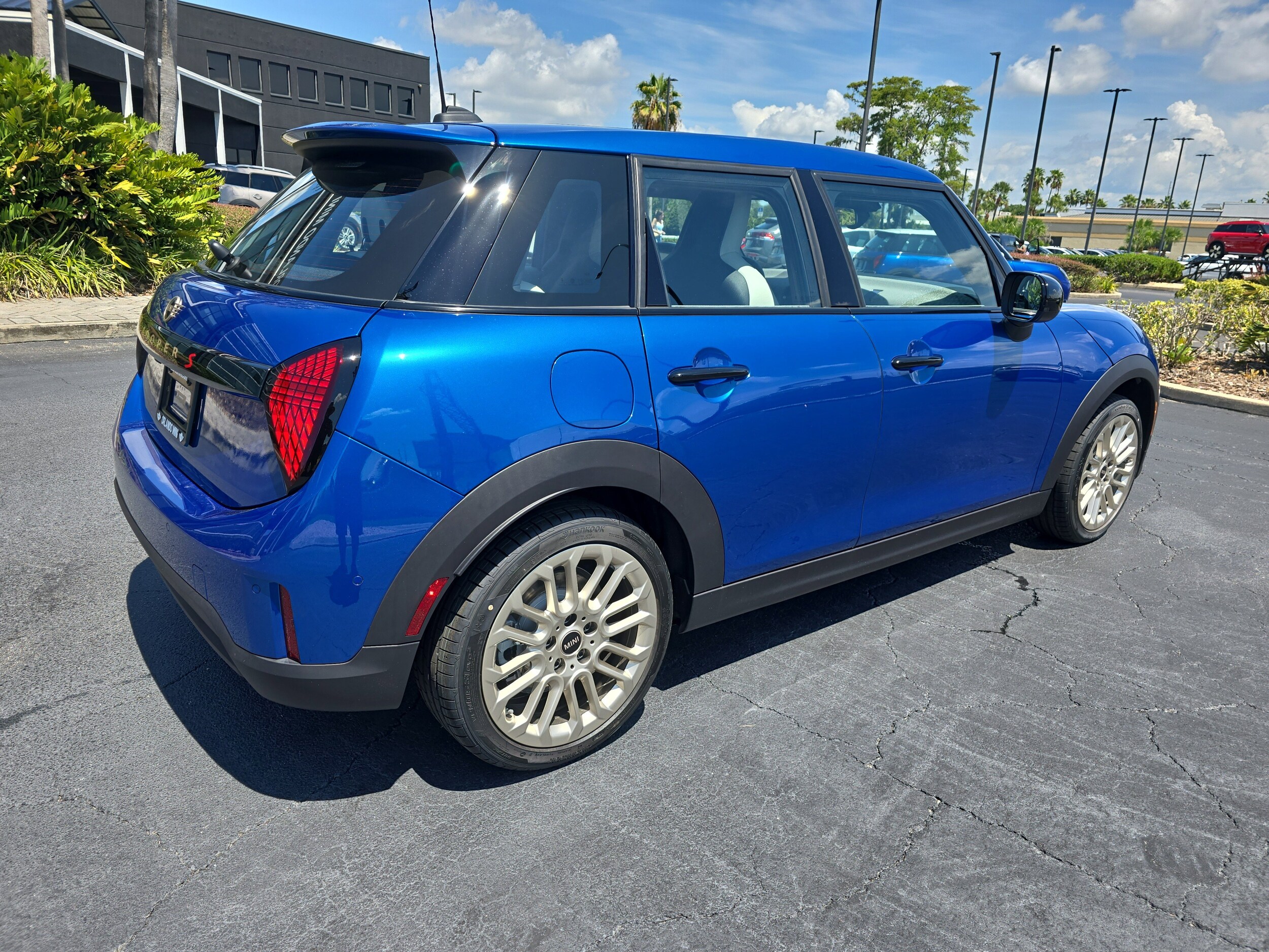 2025 Mini Cooper 4 Door Hardtop Signature photo 4