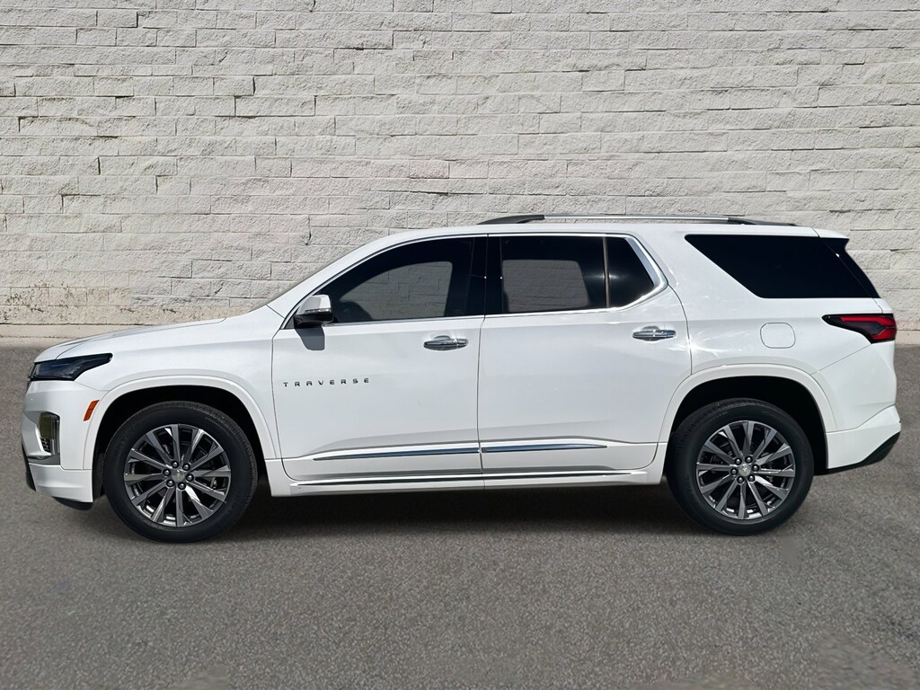 Used 2023 Chevrolet Traverse Premier FWD  Premier