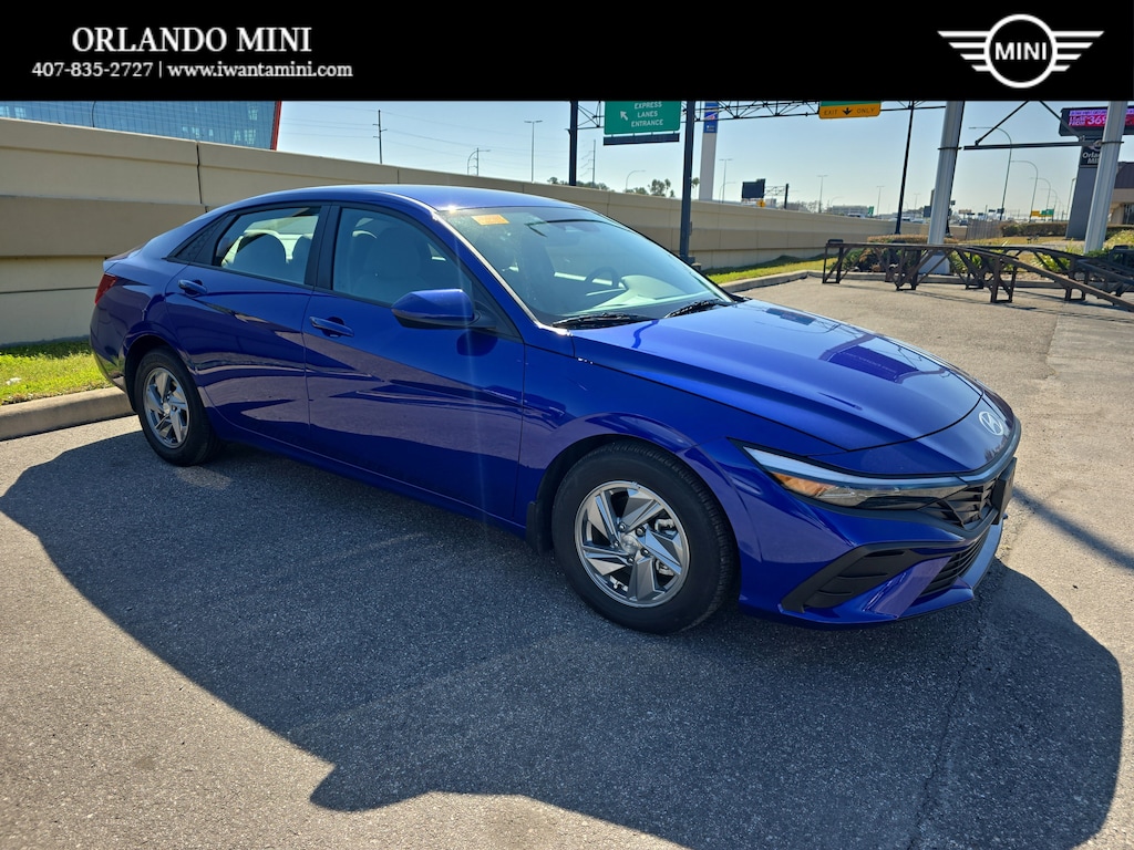 Used 2024 Hyundai Elantra SE SE IVT