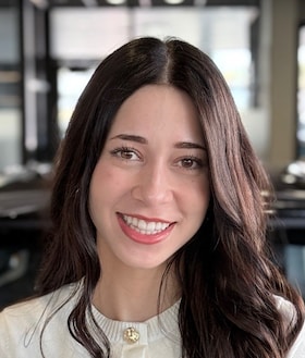 Staff member Brenda from ID_44c5c44b7131