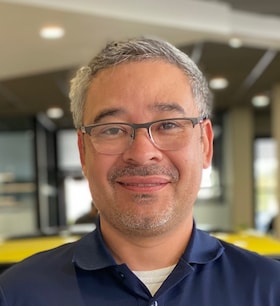 Staff member Carlos from ID_f3c6e7fc3789