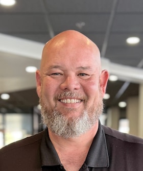 Staff member Paul from ID_f3c6e7fc3789