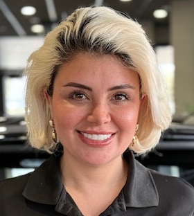 Staff member Paula from ID_1254395b4632