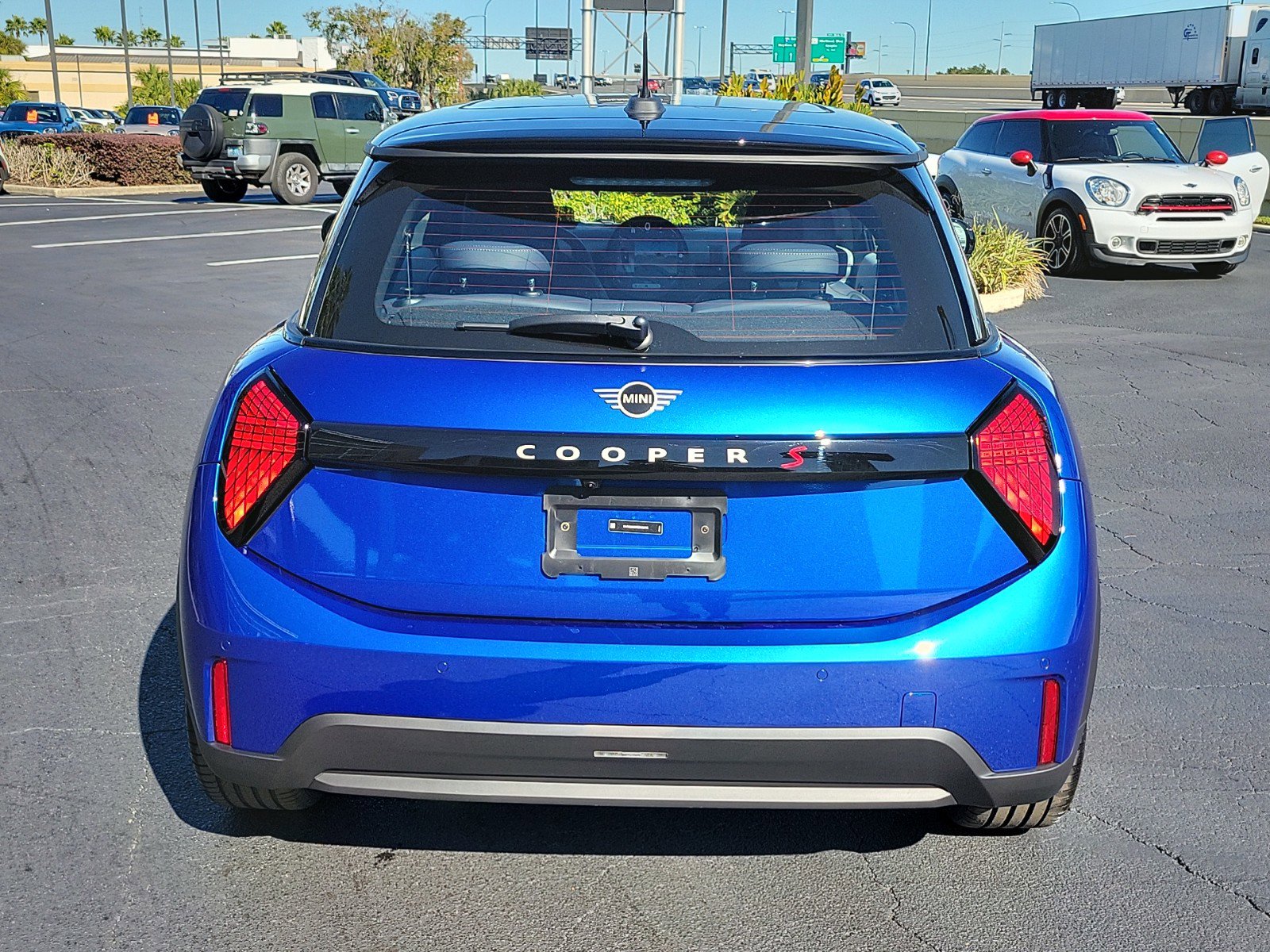 2025 Mini Cooper 2 Door Hardtop Iconic photo 4