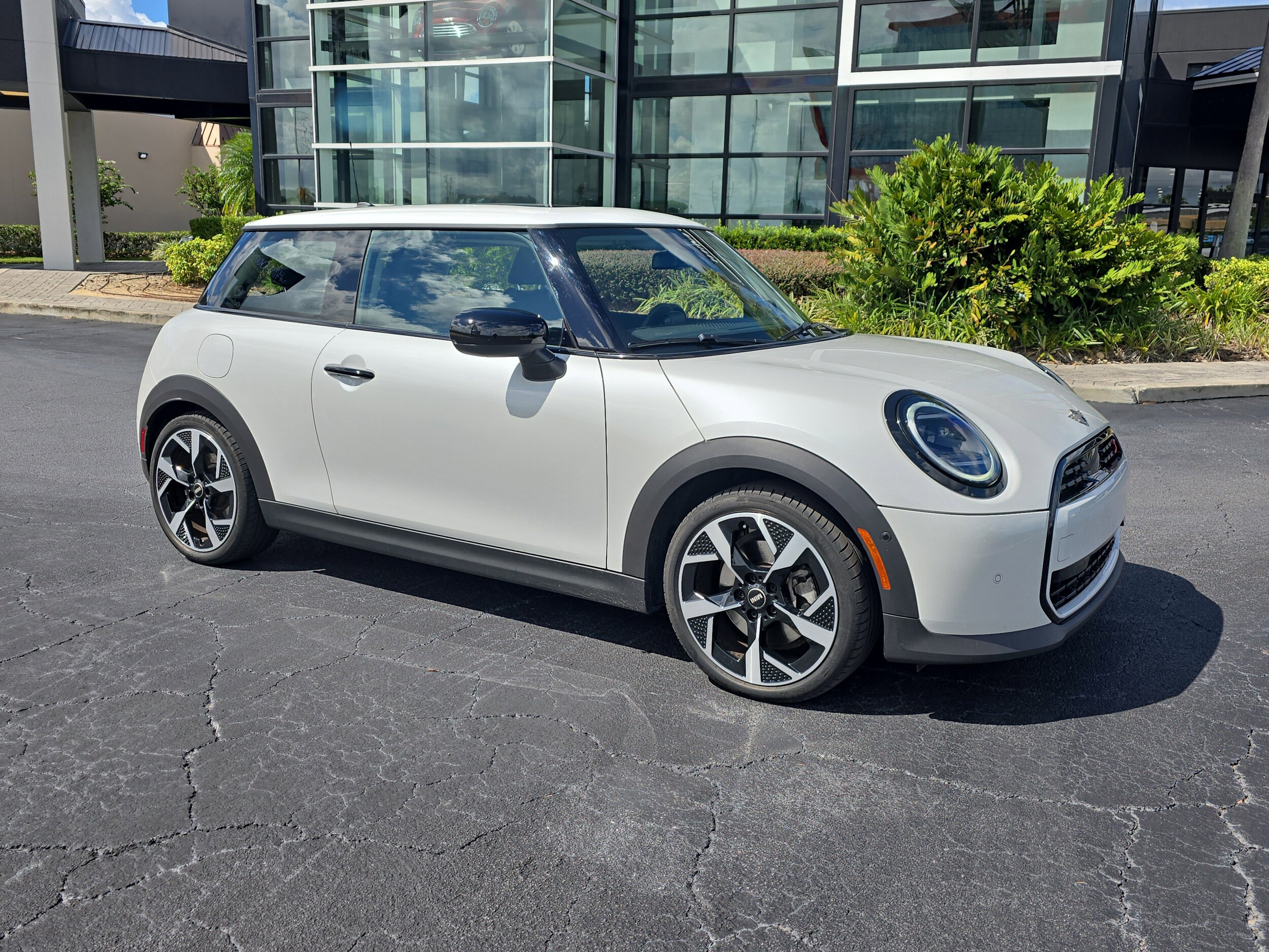 2025 Mini Cooper 2 Door Hardtop S photo 2