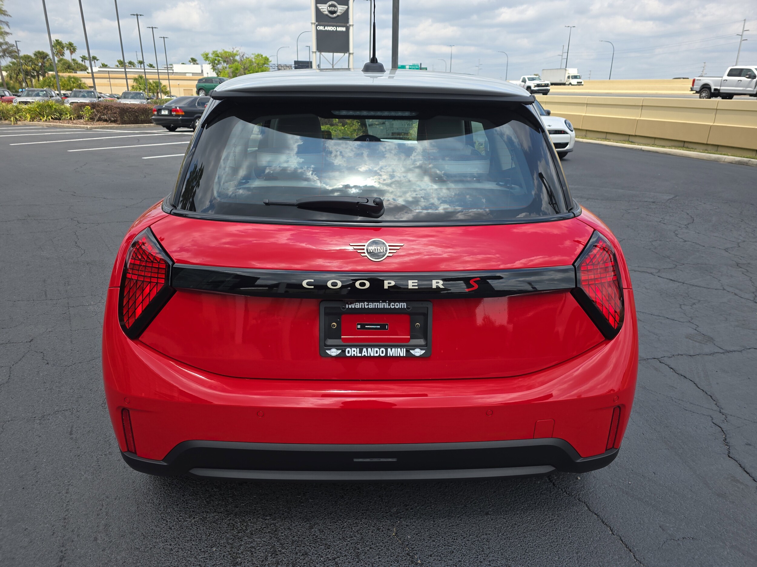2025 Mini Cooper 2 Door Hardtop Signature photo 4