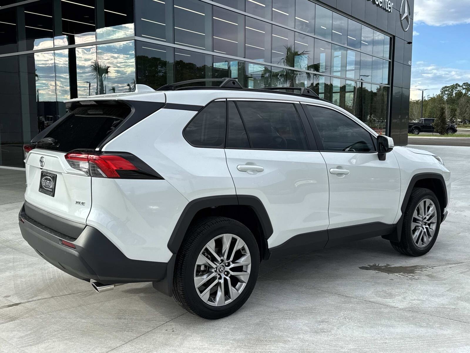 2024 Toyota RAV4 XLE Premium photo 2