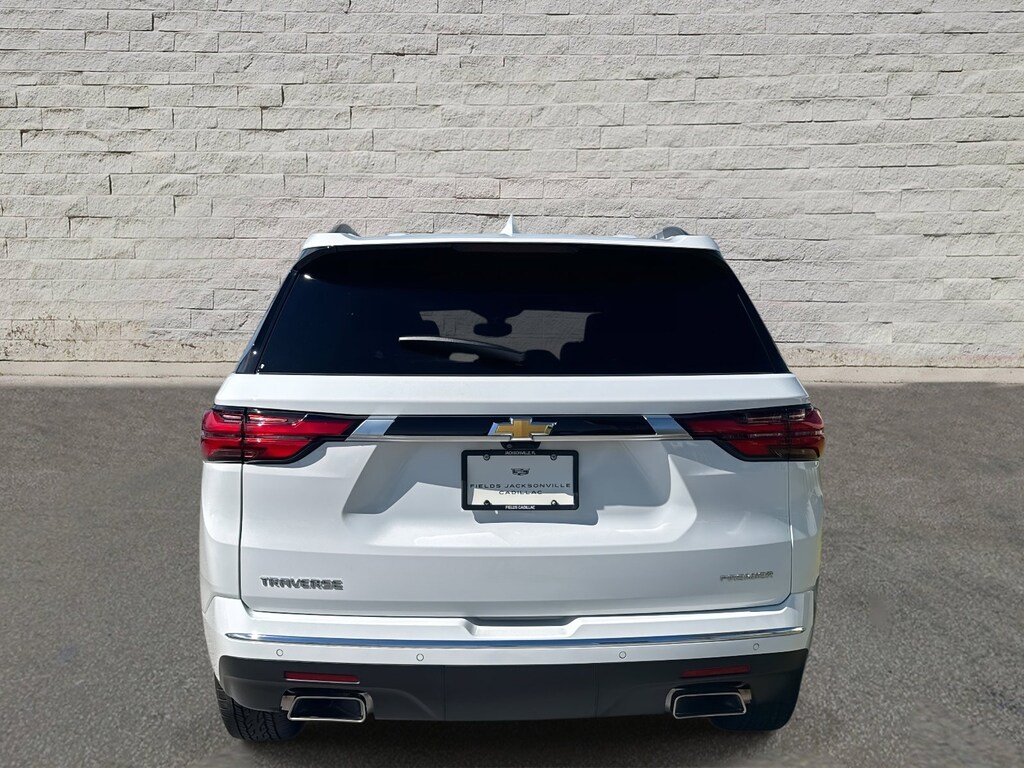 Used 2023 Chevrolet Traverse Premier FWD  Premier
