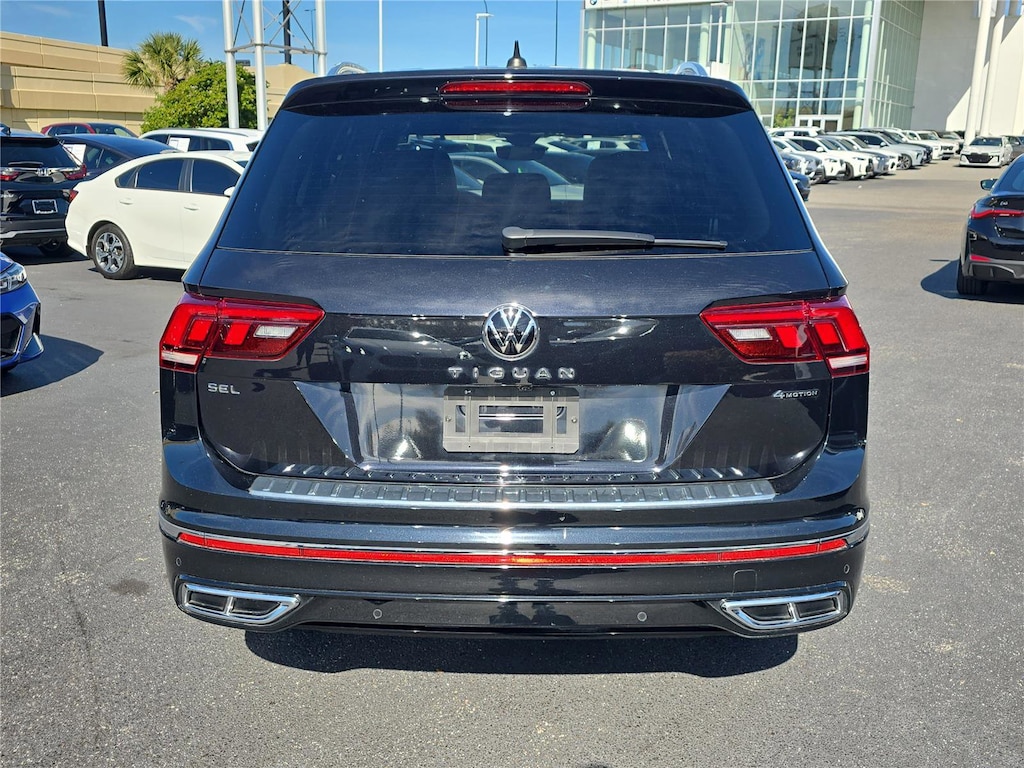 Used 2022 Volkswagen Tiguan SEL R-Line 2.0T SEL R-Line 4MOTION