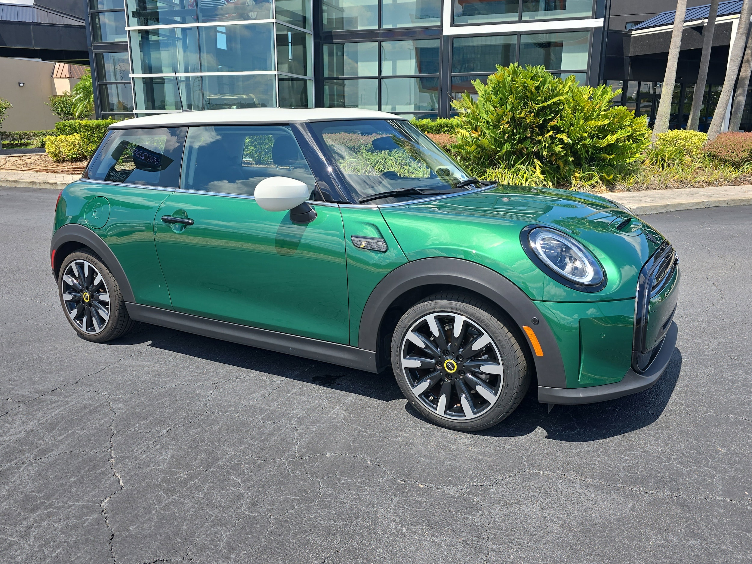 Used 2024 MINI Hardtop 2 Door SE with VIN WMW13DJ0XR2V90658 for sale in Orlando, FL