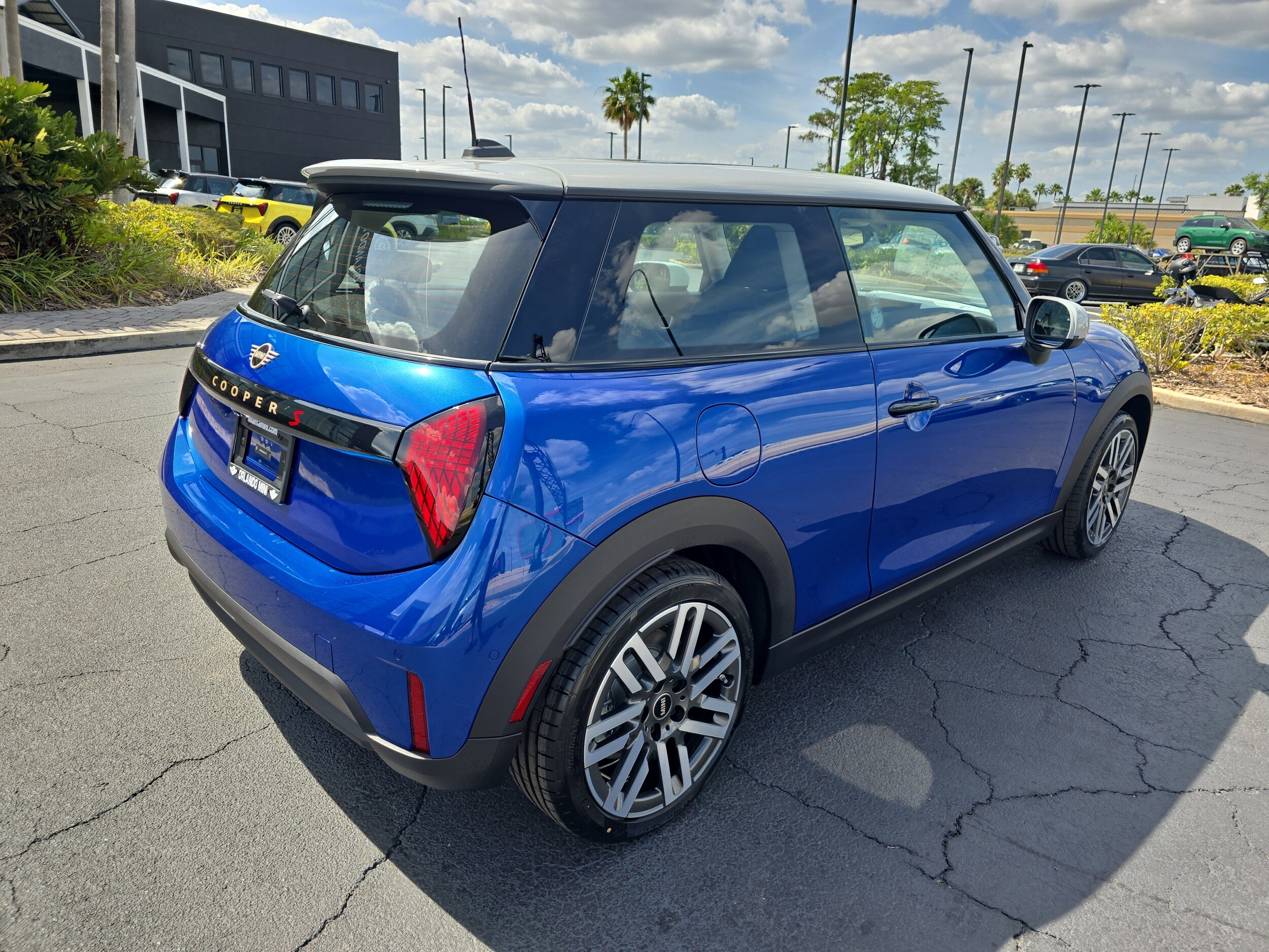 2025 Mini Cooper 2 Door Hardtop Signature photo 4