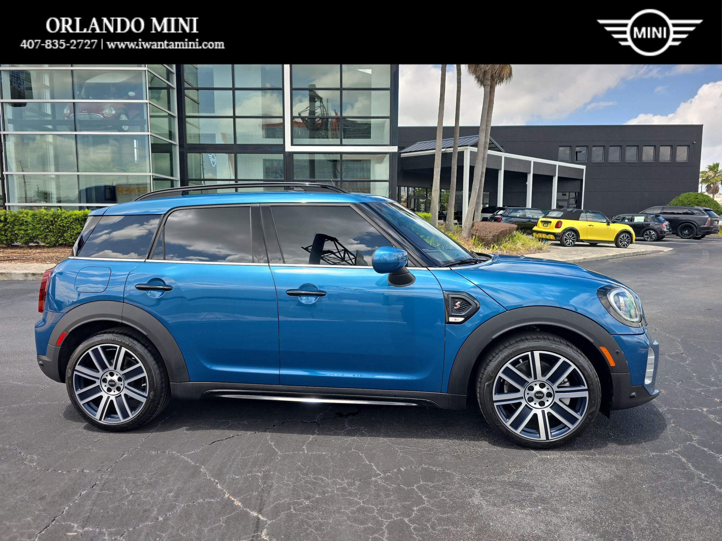 2023 MINI Countryman Cooper S's photo