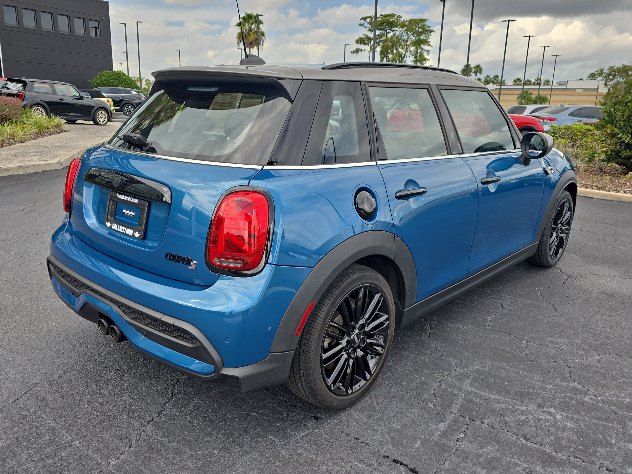2023 Mini Cooper 4 Door Hardtop S photo 3